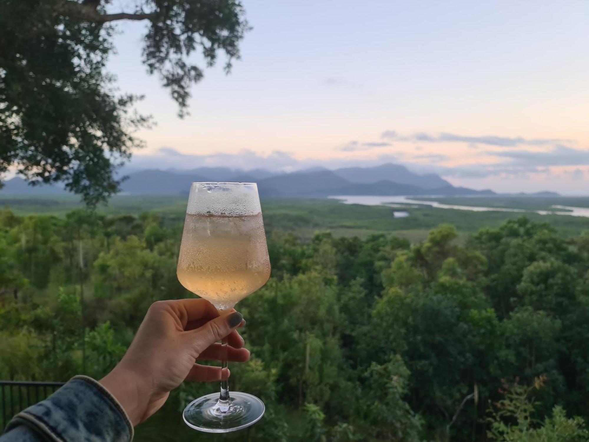 Апарт отель Vista Hinchinbrook Кардуэлл Экстерьер фото